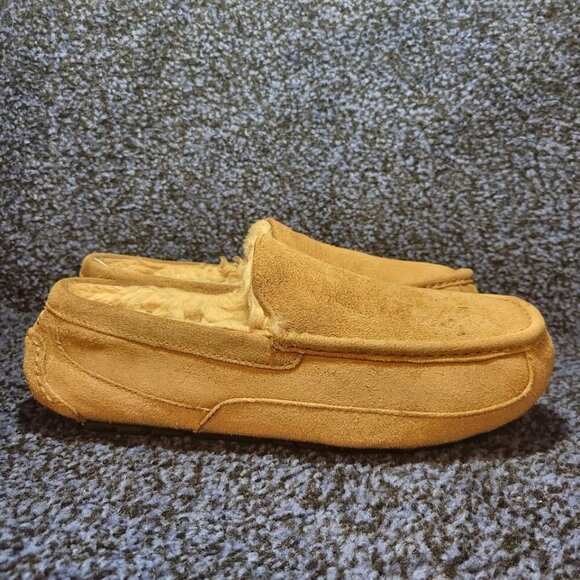 UGG Ascot Men's Size 11 US Chestnut Suede Slip On Sheepskin Lined Moc Toe Shoes - Picture 1 of 10